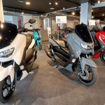 Imagen de varias motocicletas Yamaha en exposición en las instalaciones de Rafonso Canarias