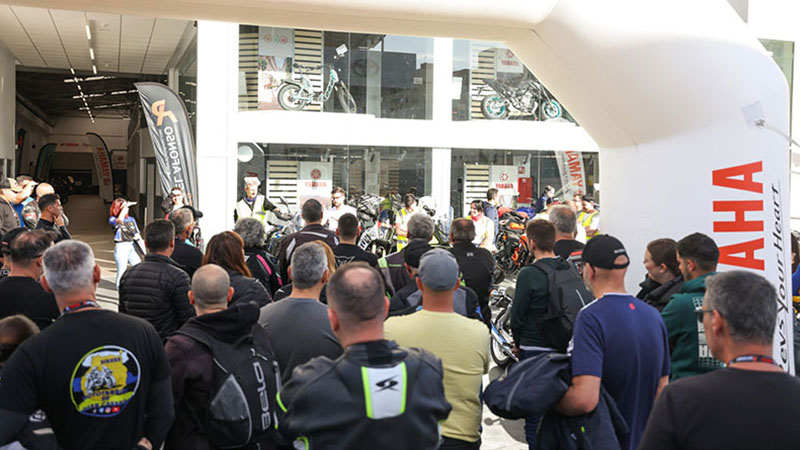 Grupo de motenos listos para la primera ruta de Rafonso Yamaha